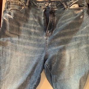 American Eagle Curvy Mom Jean